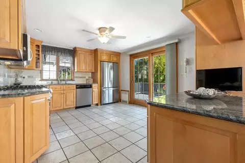 86 Wilbur St, Everett, MA 02149 photo 4