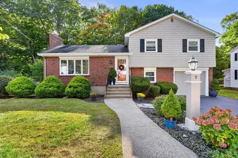 7 Parsons Dr, Swampscott, MA 01907