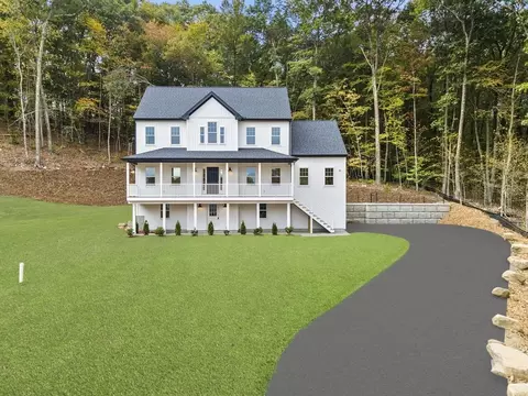 25 Oakwood Dr, Webster, MA 01570