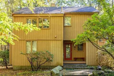 17 Jacob Gates Rd, Harvard, MA 01451