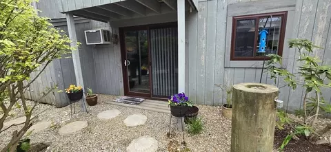 855 W Main St #15, Hyannis, MA 02601