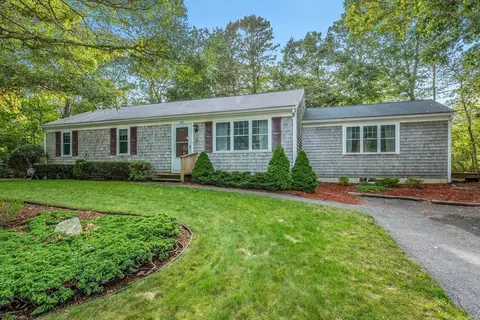 69 Greenbrier Ln, Barnstable, MA 02601