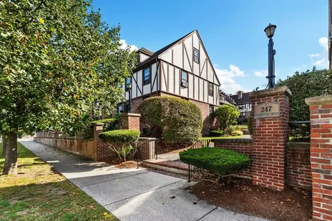 247 Washington St #9, Winchester, MA 01890