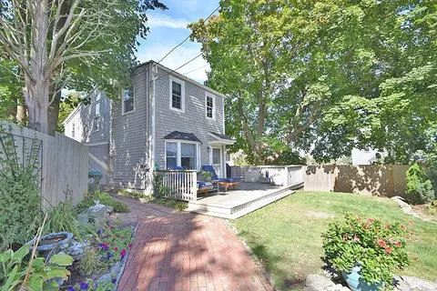 22 Elm St, Marshfield, MA 02050