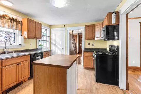 38 Sutton St, Peabody, MA 01960 photo 19