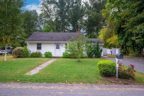28 E Green St, Easthampton, MA 01027 photo 3