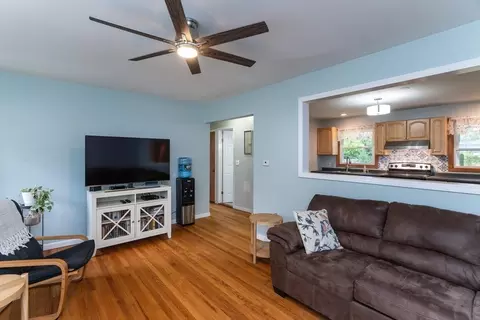 28 E Green St, Easthampton, MA 01027 photo 6