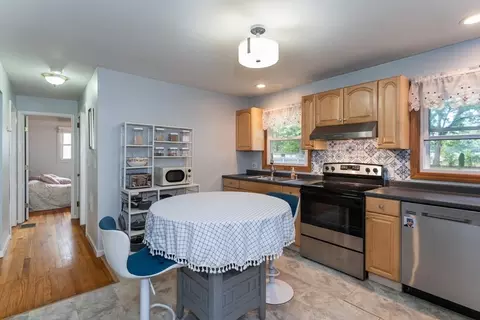 28 E Green St, Easthampton, MA 01027 photo 8