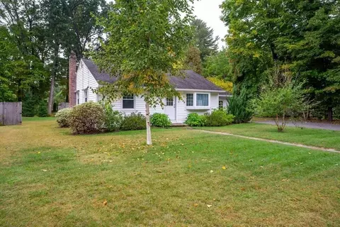 28 E Green St, Easthampton, MA 01027 photo 2