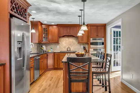 Kitchen - 8 Peach Tree Path, Andover, MA 01810 photo 3 of 4