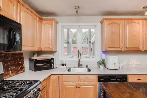786 Langley St, Fall River, MA 02720 photo 9