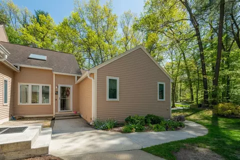 5 Old Colony Dr # C, Westford, MA 01886