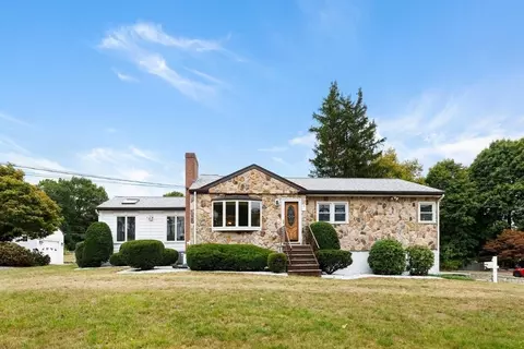 9 Martin Cir, Peabody, MA 01960