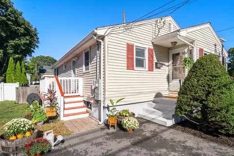 92 Mokema Ave, Waltham, MA 02451
