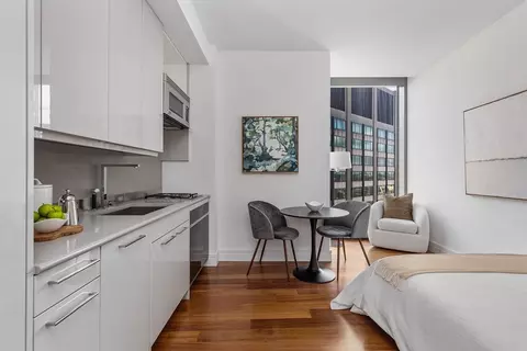 1 Dalton #2402, Boston, MA 02115