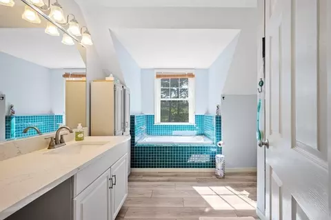 Bath - 8 Plumbley Rd, Upton, MA 01568 photo 6 of 7