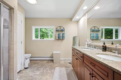 Bath - 8 Plumbley Rd, Upton, MA 01568 photo 4 of 7