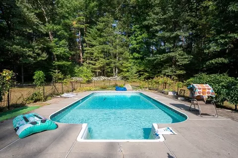 Exterior - 8 Plumbley Rd, Upton, MA 01568 photo 3 of 8