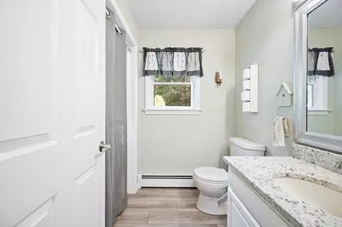 Bath - 8 Plumbley Rd, Upton, MA 01568 photo 2 of 7