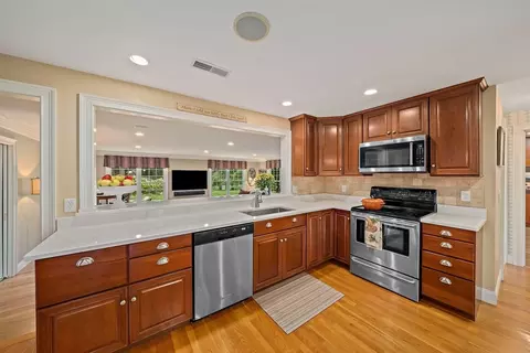 21 Old Coach Rd, Canton, MA 02021 photo 4