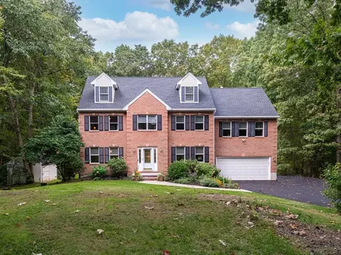 15 Locust St, Middleton, MA 01949