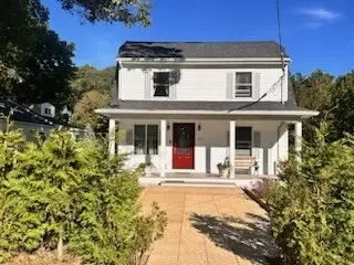 26 County Rd, Freetown, MA 02717