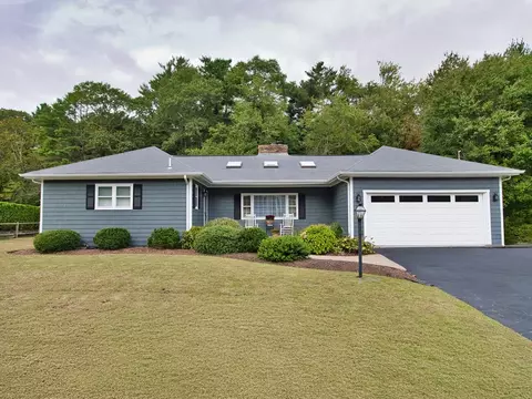 33 Alice St, Dartmouth, MA 02747