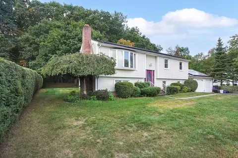 21 Fernwood Dr, Agawam, MA 01001