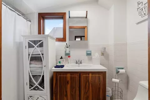 Bath - 1 Blake Ct, Everett, MA 02149 photo 2 of 2