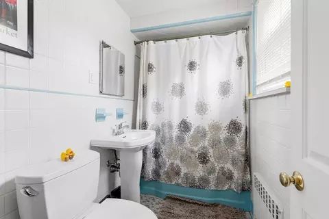 Bath - 1 Blake Ct, Everett, MA 02149 photo 1 of 2