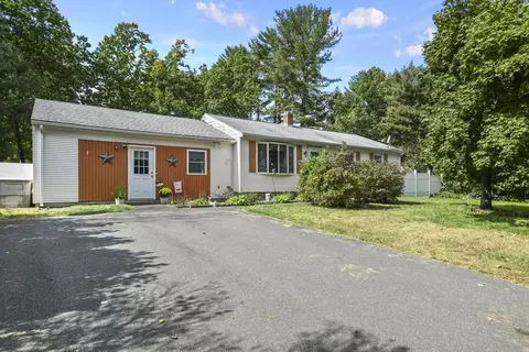 71 Sun Valley Rd, Holyoke, MA 01040
