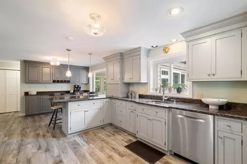4 Oakview Trl, Norfolk, MA 02056 photo 4