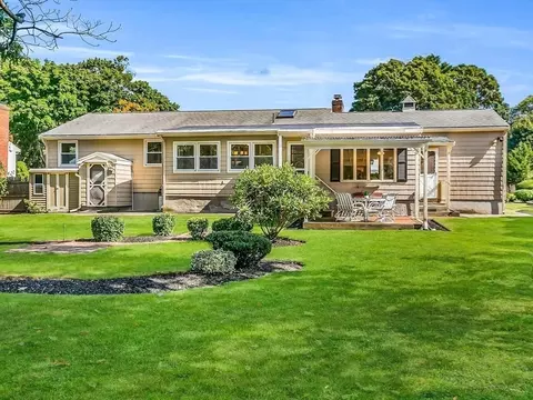 Exterior - 2 Kinsman St, Beverly, MA 01915 photo 4 of 8