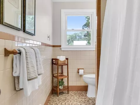 Bath - 2 Kinsman St, Beverly, MA 01915 photo 2 of 2