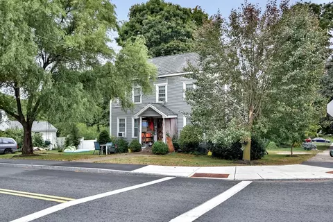 108 Pleasant St, Wakefield, MA 01880