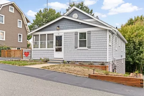 31 Crawford Rd, Braintree, MA 02184