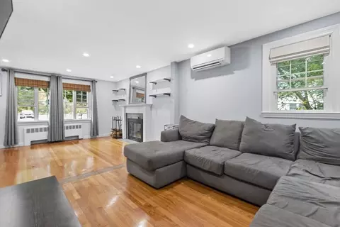 Living - 297 Main St, Saugus, MA 01906 photo 3 of 4