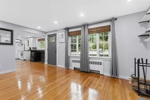 Living - 297 Main St, Saugus, MA 01906 photo 1 of 4