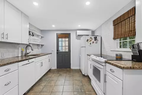 Kitchen - 297 Main St, Saugus, MA 01906 photo 1 of 3