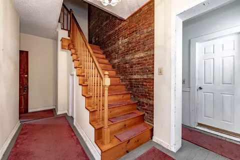 27-29 Wilcox St, Springfield, MA 01105 photo 3