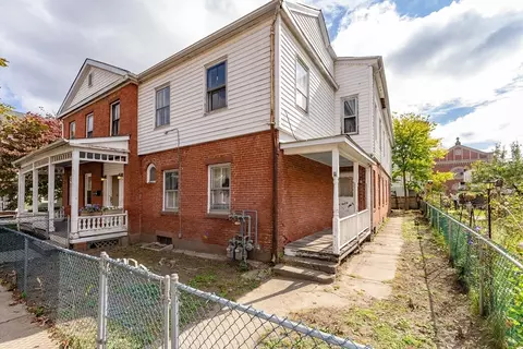 27-29 Wilcox St, Springfield, MA 01105 photo 2