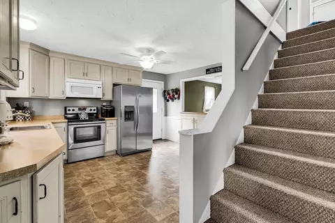 2 Breton Rd, Upton, MA 01568 photo 7