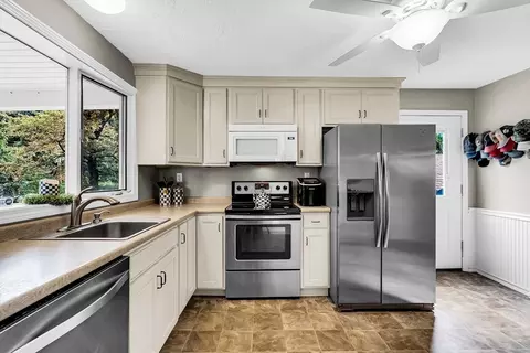 2 Breton Rd, Upton, MA 01568 photo 8