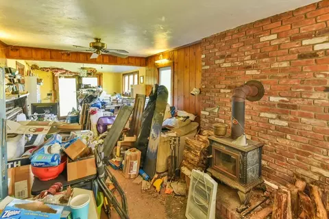 Entry Way - 106 Lakeside Ave, Webster, MA 01570 photo 1 of 2