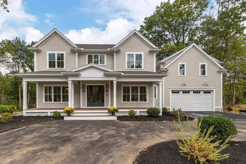 145 Essex St, Middleton, MA 01949