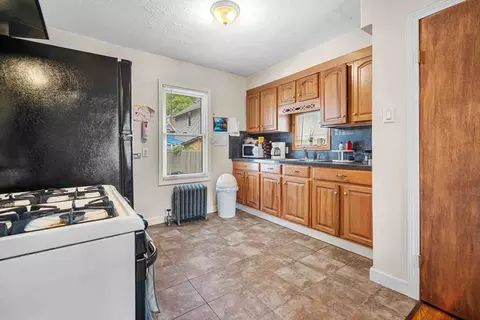 403 Allen St, Springfield, MA 01118 photo 9
