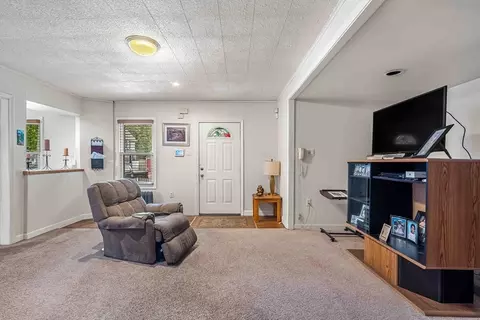 403 Allen St, Springfield, MA 01118 photo 6