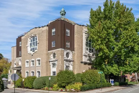 515 Centre St #7, Newton, MA 02458