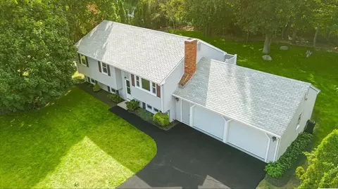 2 Pollis Pl, North Attleboro, MA 02760