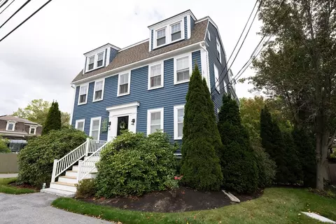 55 School St #2, Manchester, MA 01944